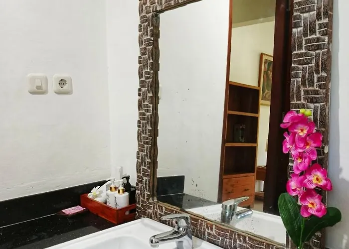 Malathi View House With Shared Pool